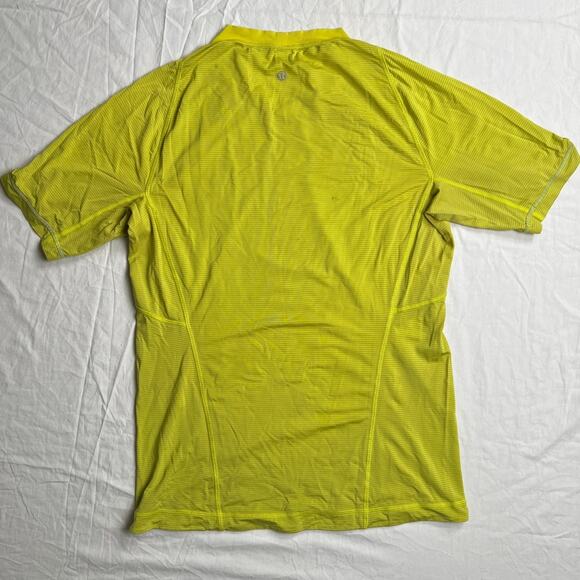 Lululemon Yellow Lightweight Short Sleeve Stretch Workout Shirt Size Large - Picture 2 of 6